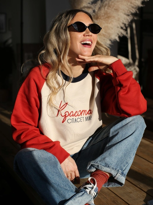 Свитшот Красота Спасет Мир